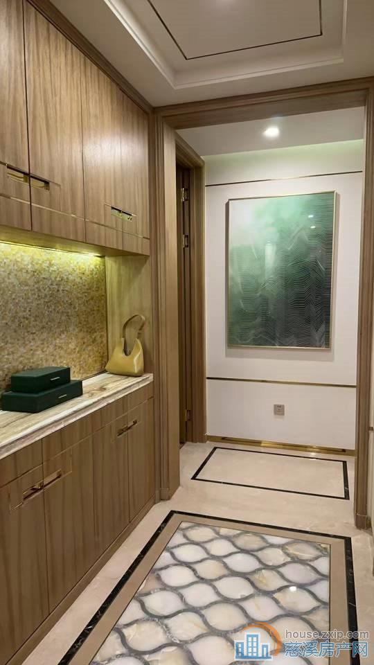 保利俯院江南电梯洋房127平豪装229万