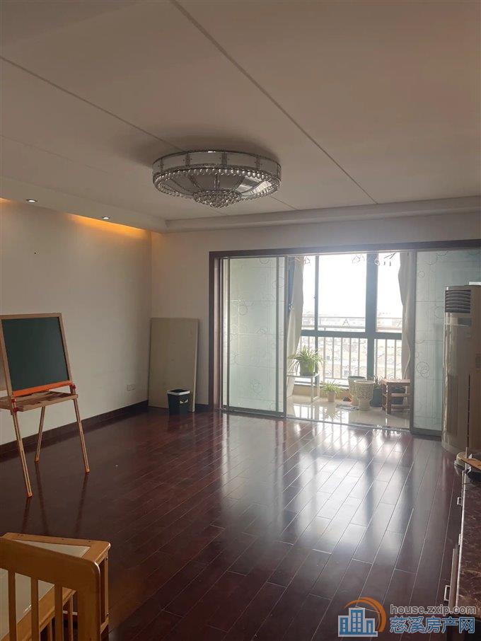 出售实验公寓166平178万