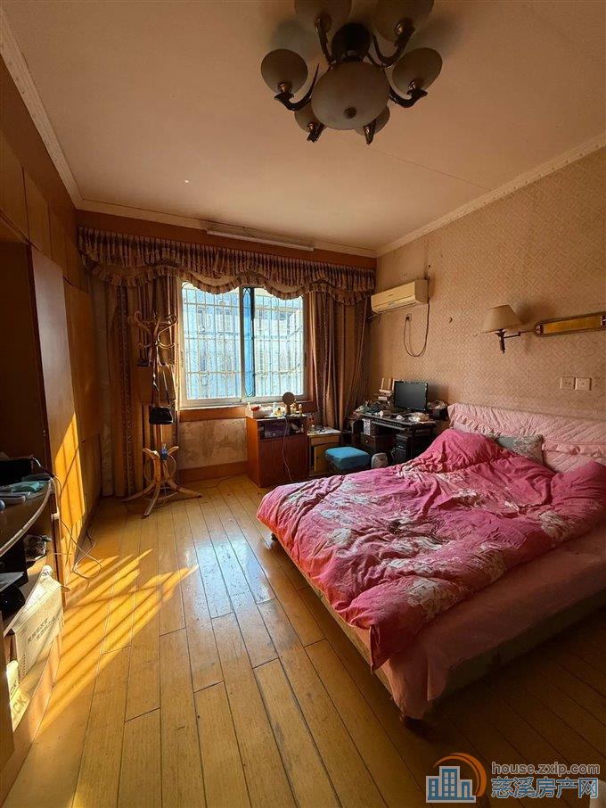 乌山路综合楼85平59万黄金楼层