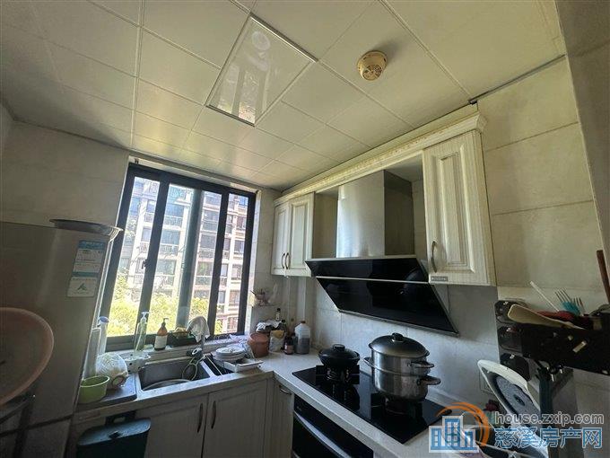 城市桃源90平108万精装修两居室