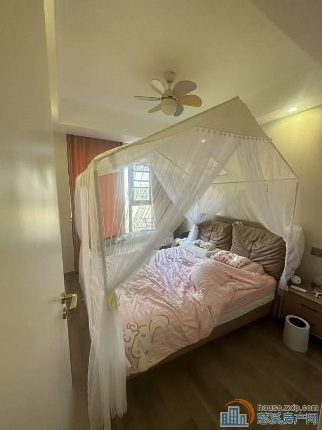 中海湖心半岛127平233.8万中间楼层