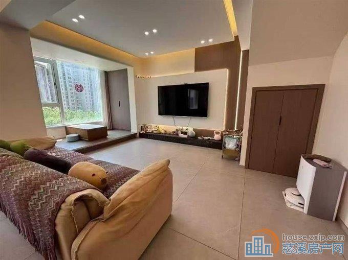 檀悦府上叠134平精装265万满2年