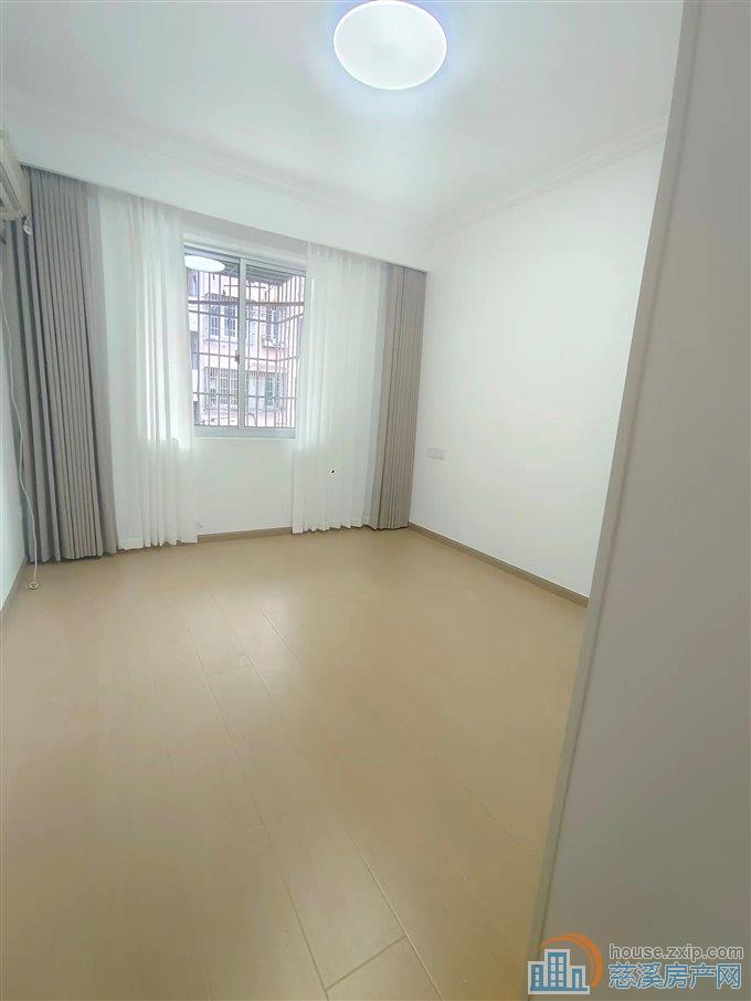 金山新村    全新精装 三间朝南 边套