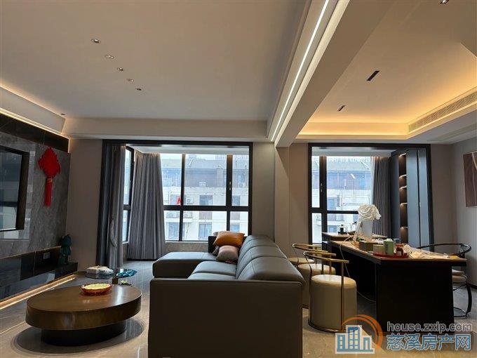 俯院江南北区174平365万顶复带露台