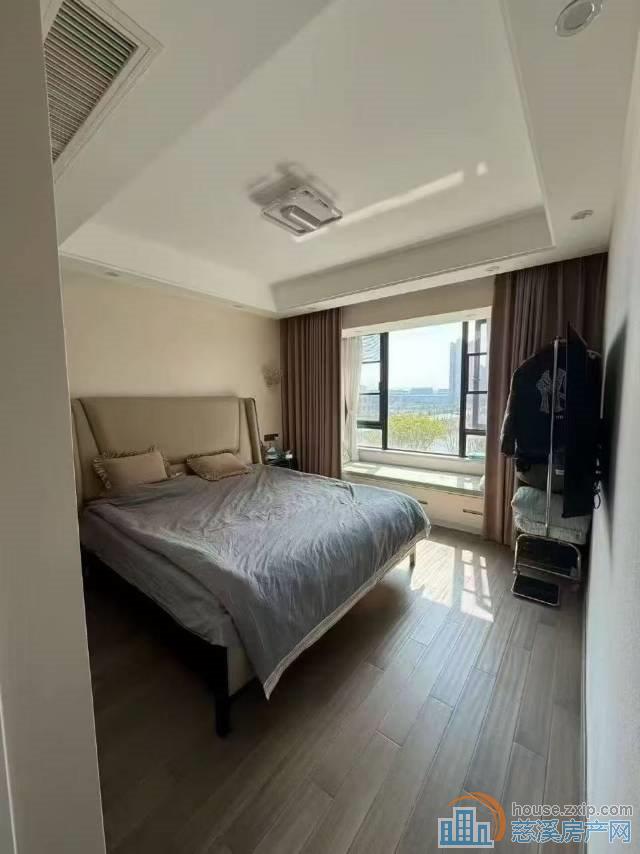 中海湖心半岛127平中间层精233.8万