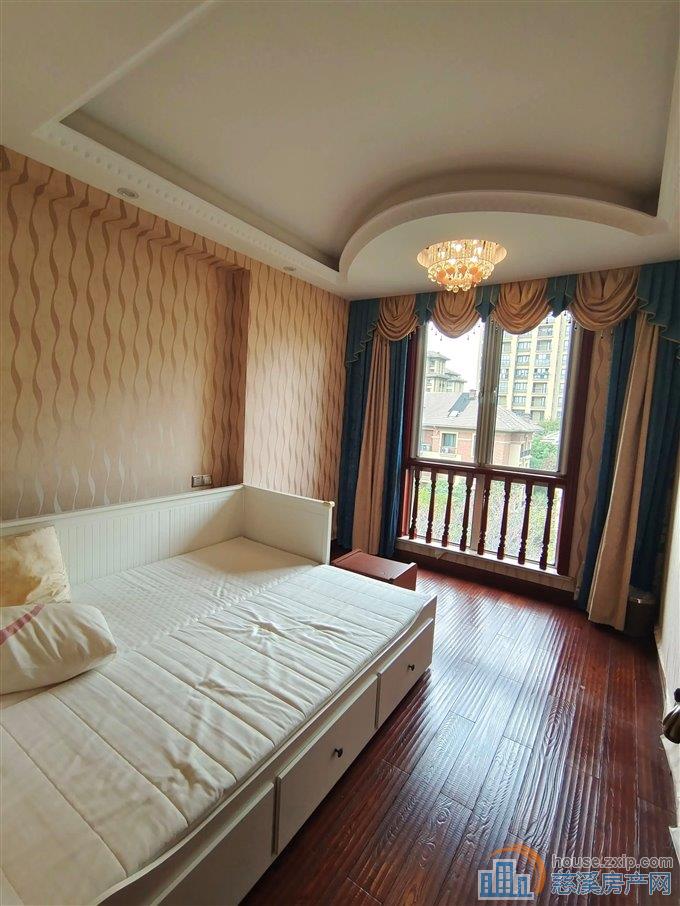 梵石花园 精装160平送阁楼100平车位