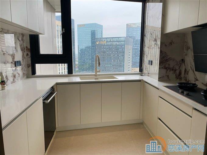 云顶194平方，全新豪华装修618万