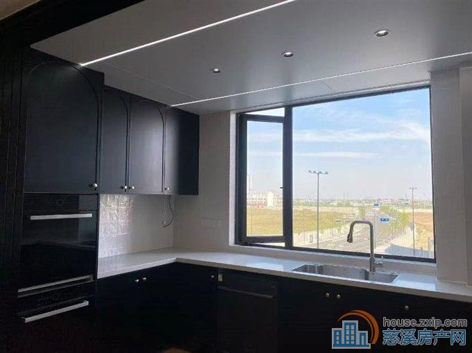 天钻花苑176平全新装修带地暖298万