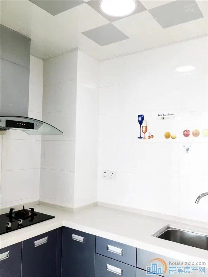 人和家园107平新装中间楼层2年112万