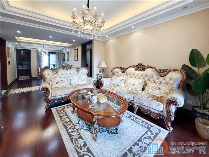 金地鸿悦137平 精装212万 中楼层