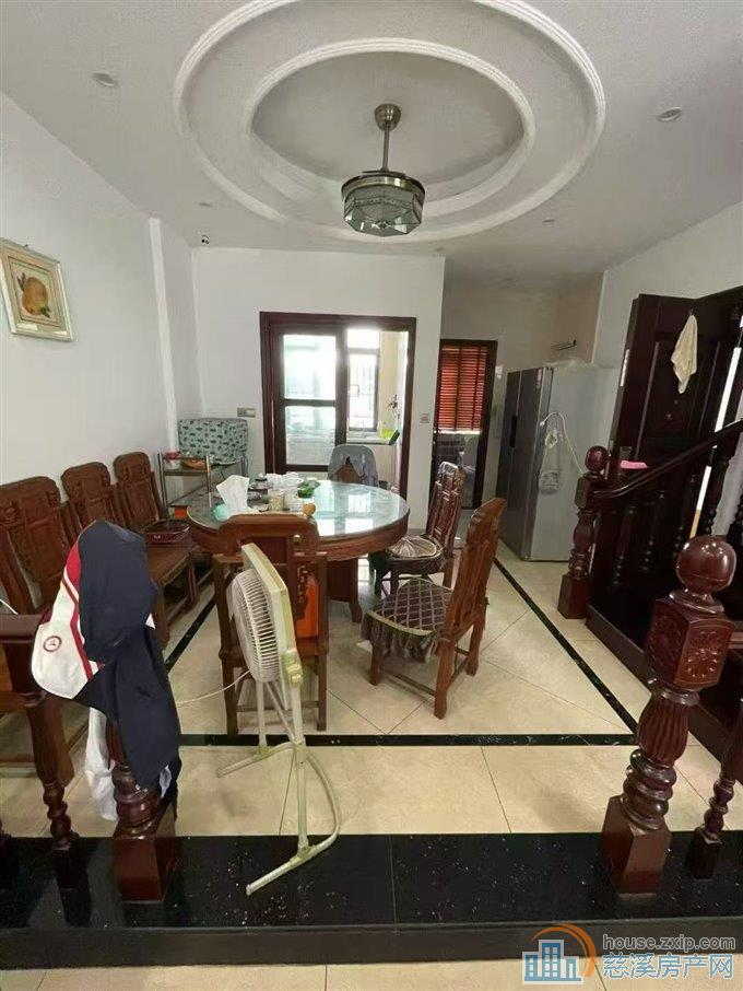 星光家园别墅2通3自住精装带院子450万