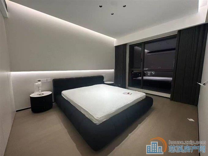 博洋水映天成160平3房豪装车位368万