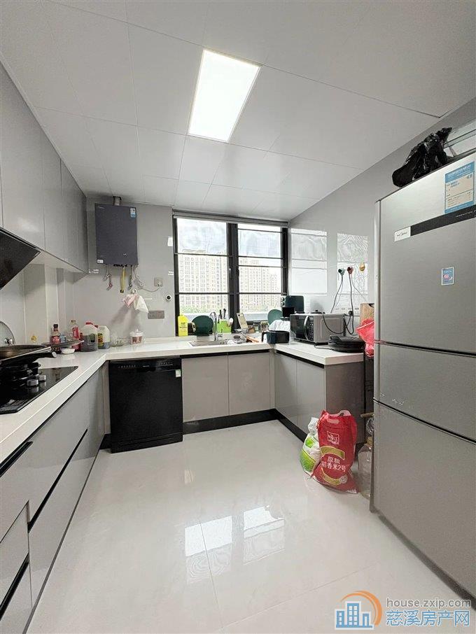 界牌新村 精装 带露台 送车位