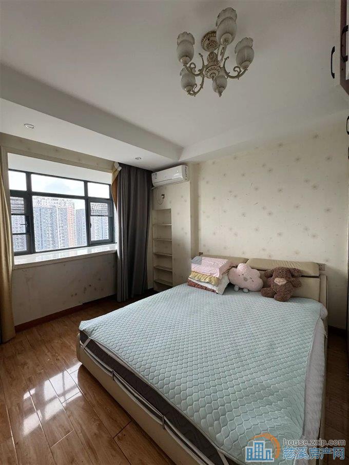 银桂苑131平150万精装带车位