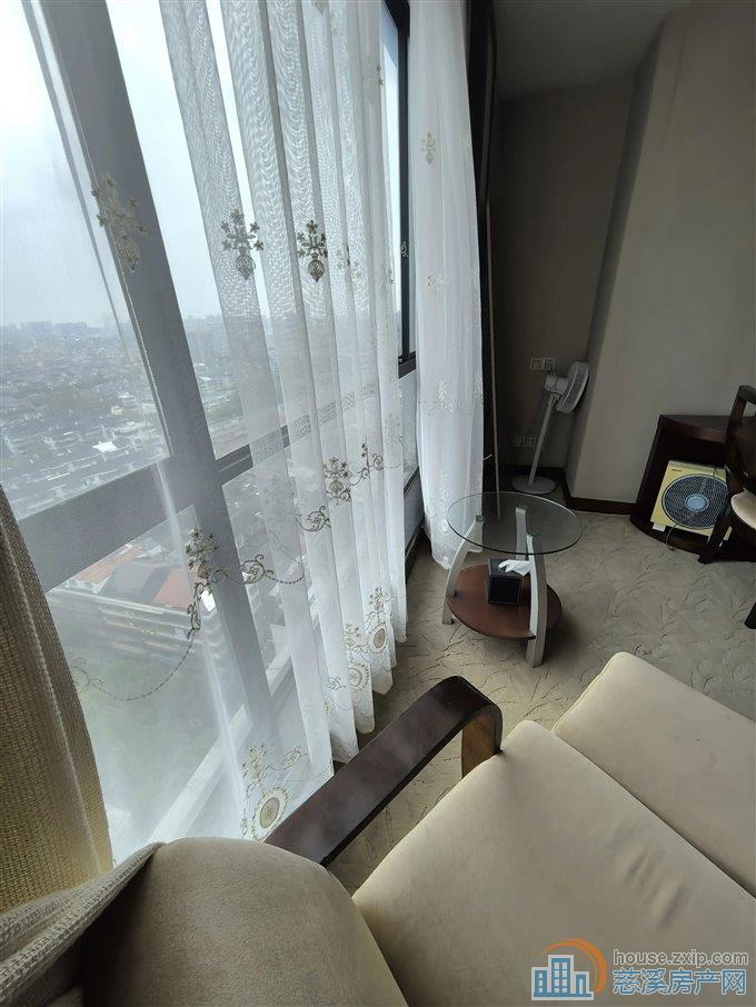 波斯曼国际酒店69平106万实验上林书包