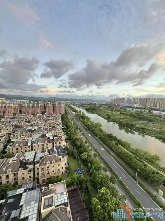 元亨雅园一期小高层143平精装230万