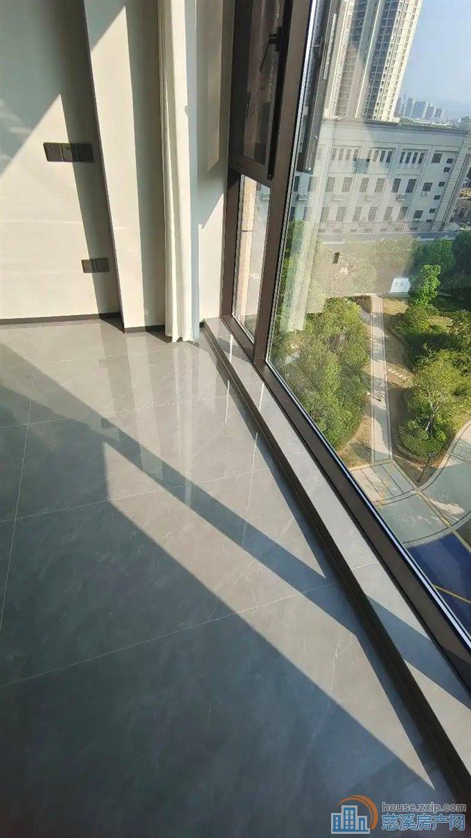 江滨之城全新精装修158万