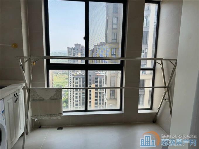 天悦湾花苑160平160万精装修