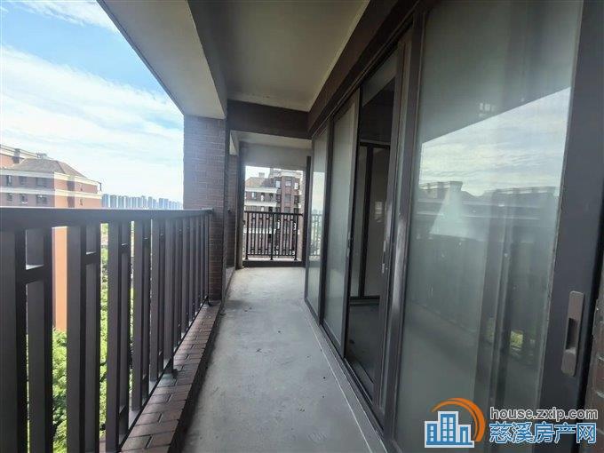 橡树湾顶复 262平 带车位 388万