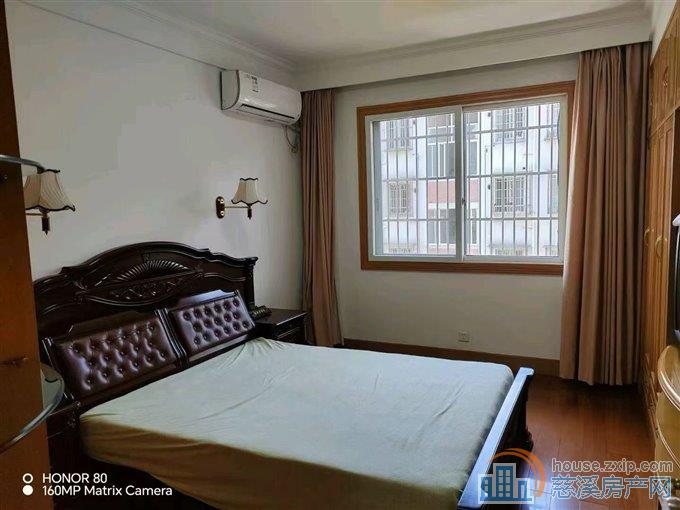 孙塘新村 三楼 151平送30平大车库