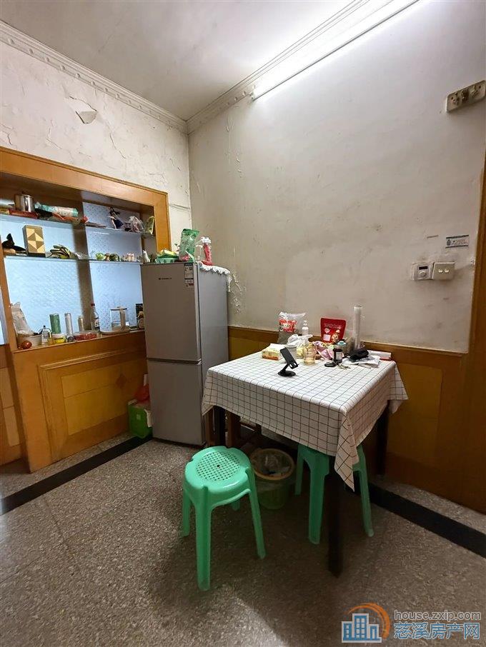 乌山路综合楼85平59万黄金楼层