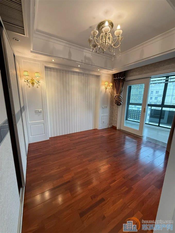 和润公寓   阳光书包房