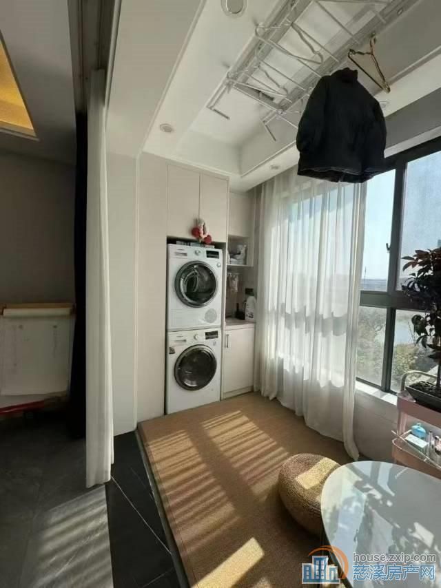 中海湖心半岛127平中间层精233.8万