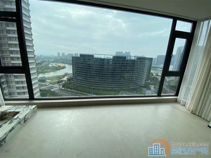 云顶194平方，全新豪华装修618万