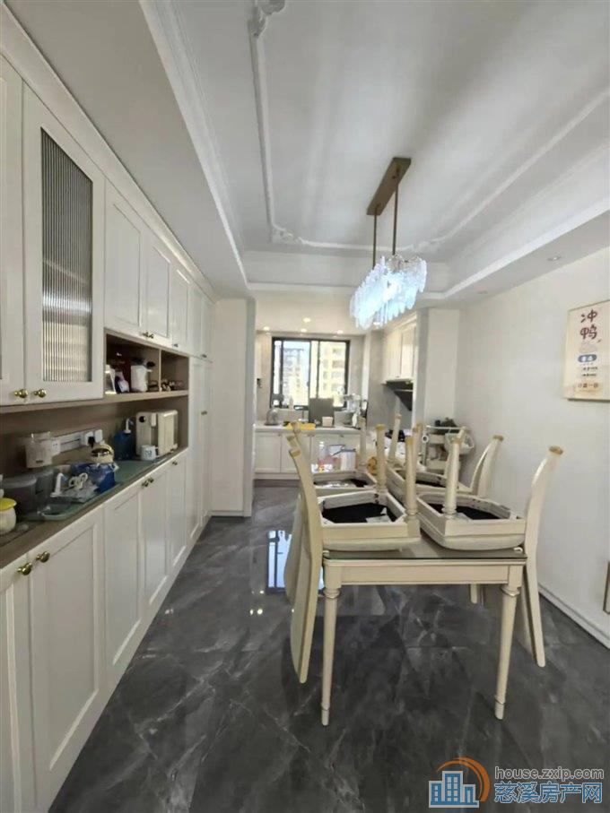 悦华府 精装140平方222万带车位