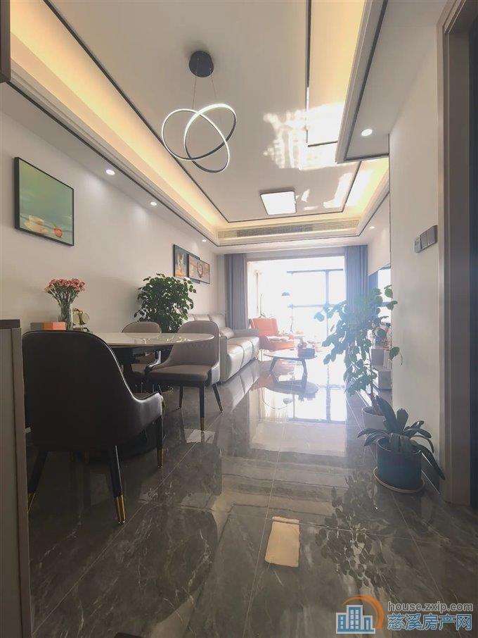 红星天铂佳苑92平120万精装修