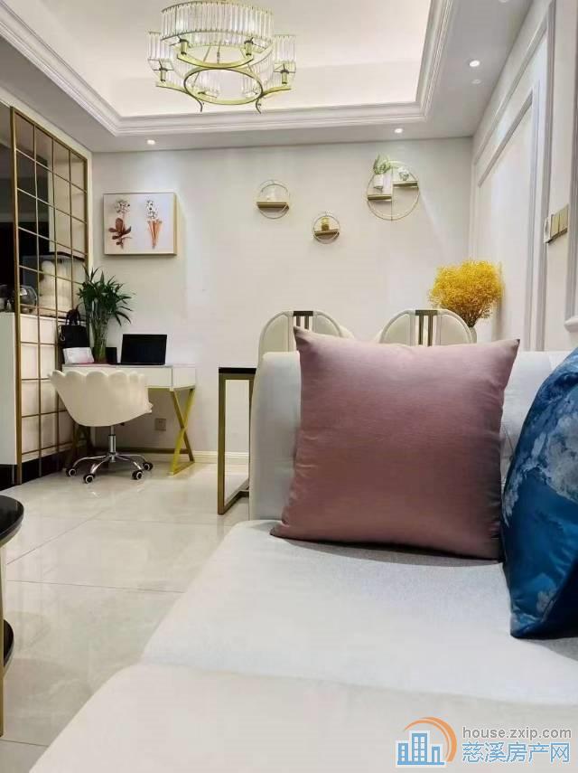 新潮塘63平豪装带地暖带车位下半年初三