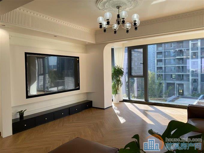 天钻花苑176平方全新装修318万