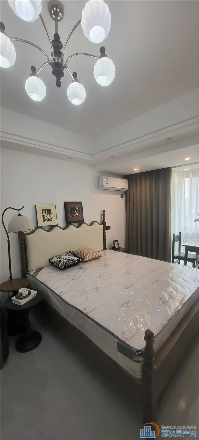 出租富丽湾景苑45平2600每月