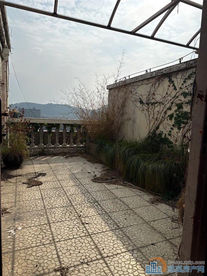 大通花园二期165平170万送车库