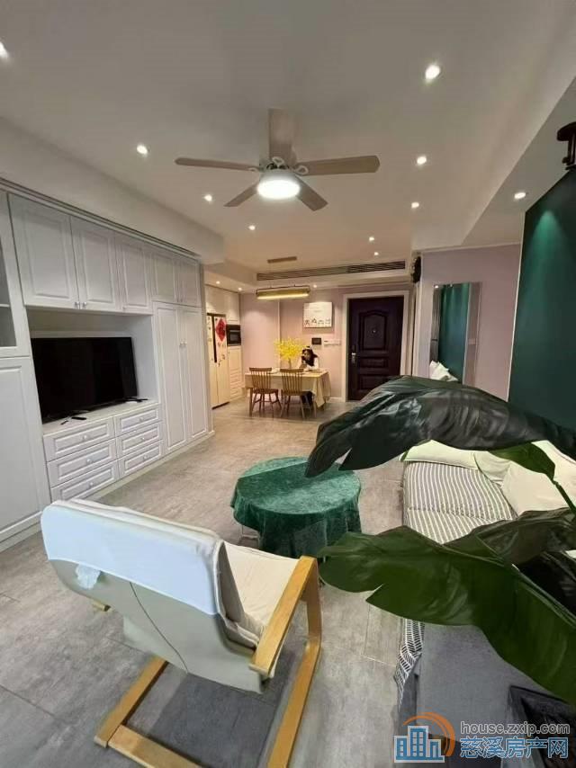 阳光城101平三间朝南精装带车位好楼层