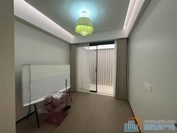 博洋水映天成160平3房豪装车位368万