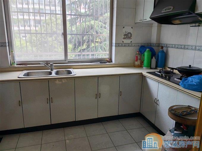 金东北苑136平150万送车库楼层好