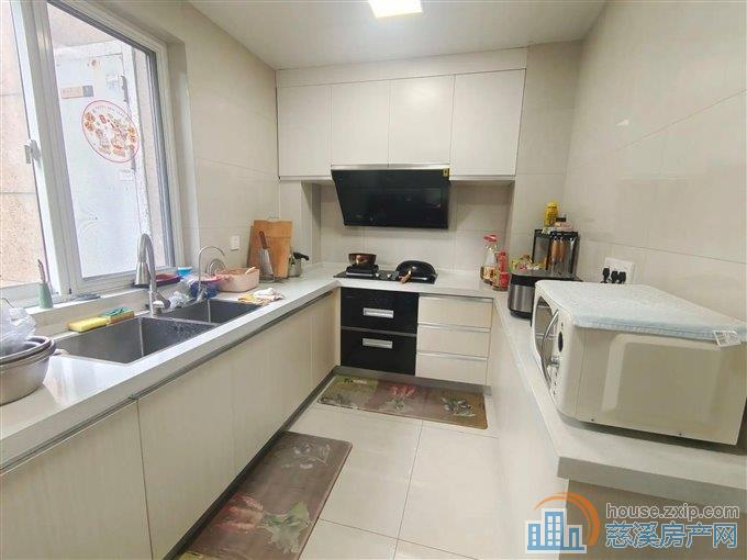 金仕华庭120平168万精装修三居室