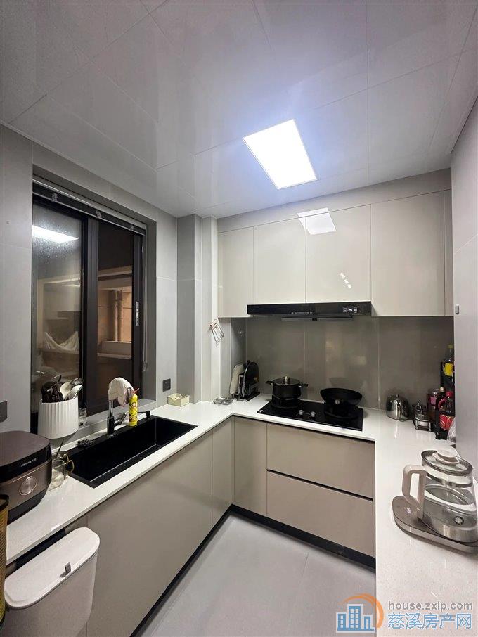 观湖佳苑 全新装修住了一年 93平 