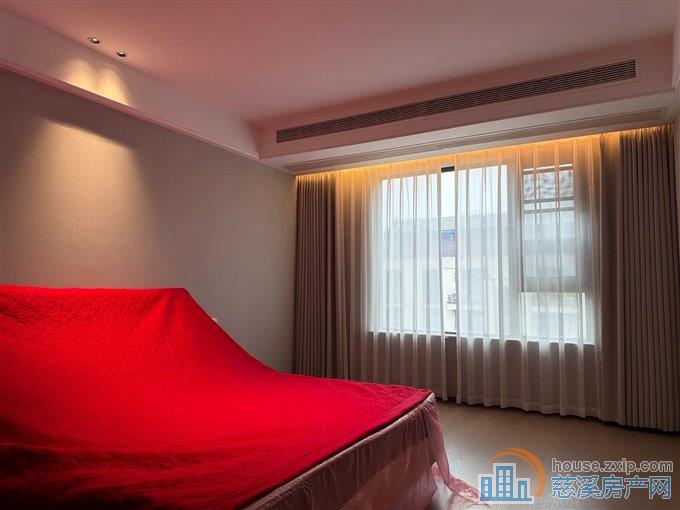 俯院江南北区174平365万顶复带露台