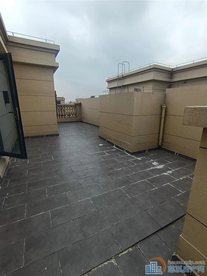 河悦府175平洋房顶复精装带三露台