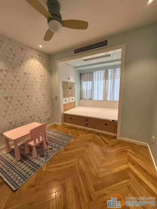 阳光城101平三间朝南精装带车位好楼层