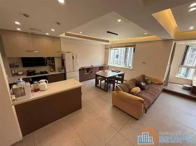 檀悦府上叠134平精装265万满2年