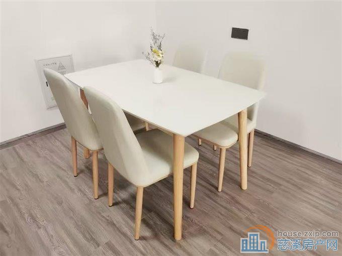 吾悦华府c区127平 3室2厅2卫