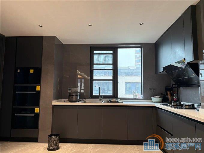 俯院江南北区174平365万顶复带露台