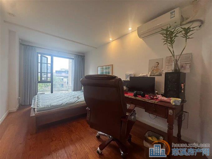 金地鸿悦188平288万满两年精装