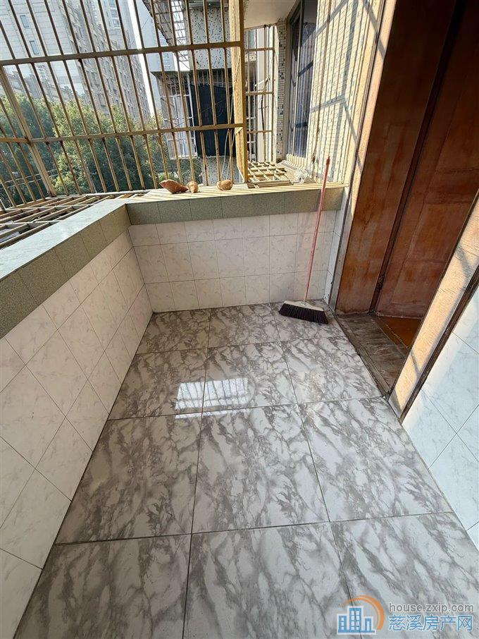 乌山路综合楼85平59万黄金楼层