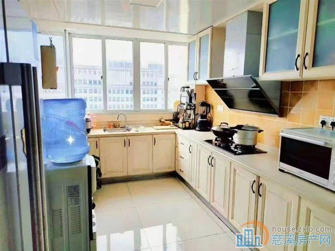 城市星光苑电梯房156平精装158.8万