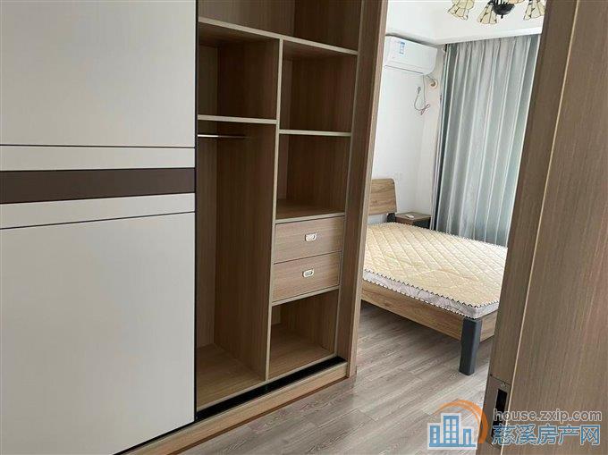 金仕华庭100平精装三室有车位3800元