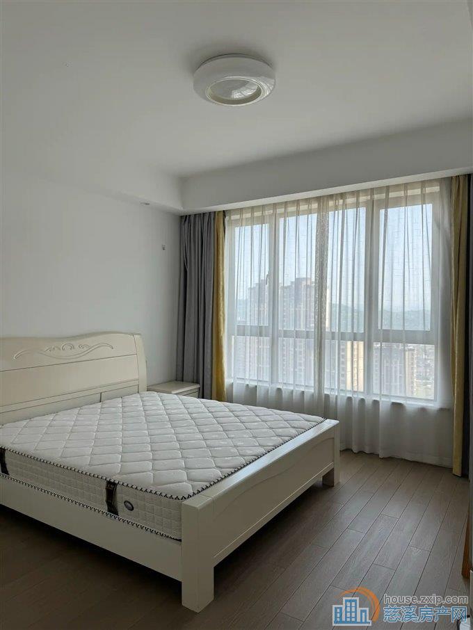 天悦湾花苑160平160万精装修